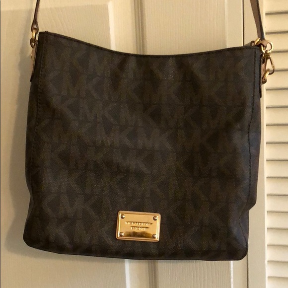 Michael Kors Brown Large Crossbody ⭐️MUST GO⭐️ - Picture 2 of 8